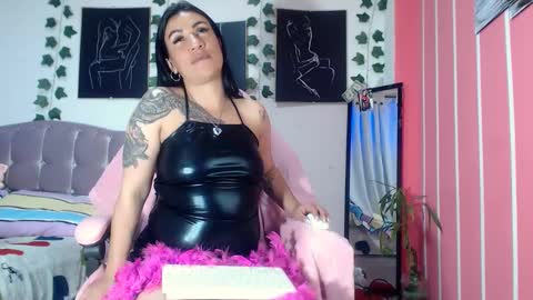 Snapshot of annyevans_ chatting on 02/05/25, 10:55 online show from 02/05/25, 10:55