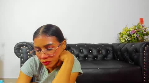 Snapshot of annylittle_ chatting on 12/14/25, 02:06 LittleSunny My schedule 1400 - 2200 GMT -5 online show from 12/14/25, 02:06