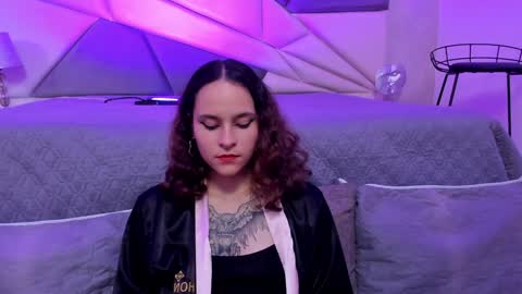 Snapshot of annythomsonn chatting on 01/10/25, 01:10 AnnyT online show from 01/10/25, 01:10