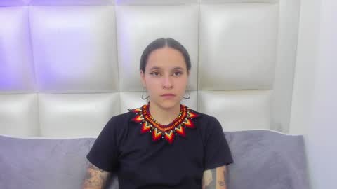 Snapshot of annythomsonn chatting on 01/19/25, 04:22 AnnyT online show from 01/19/25, 04:22