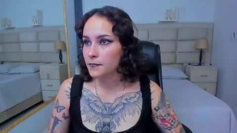 Snapshot of annythomsonn chatting on 10/13/25, 08:53 AnnyT online show from 10/13/25, 08:53