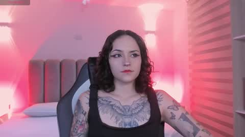 Snapshot of annythomsonn chatting on 12/16/25, 11:43 AnnyT online show from 12/16/25, 11:43