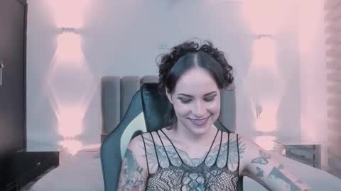 Snapshot of annythomsonn chatting on 12/19/25, 09:44 AnnyT online show from 12/19/25, 09:44