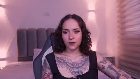 Snapshot of annythomsonn chatting on 12/22/25, 09:56 AnnyT online show from 12/22/25, 09:56