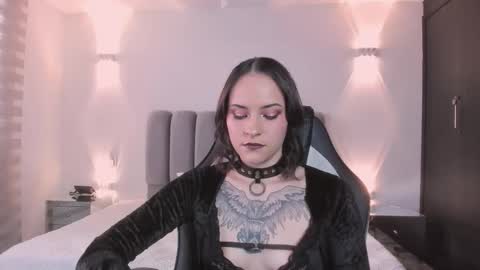 Snapshot of annythomsonn chatting on 01/07/26, 09:28 AnnyT online show from 01/07/26, 09:28