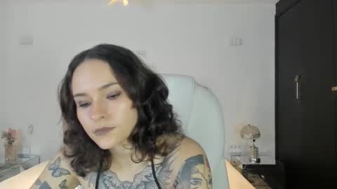 Snapshot of annythomsonn chatting on 02/16/26, 10:39 AnnyT online show from 02/16/26, 10:39