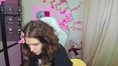 Snapshot of anora_millerr chatting on 11/26/25, 09:10 Anora online show from 11/26/25, 09:10