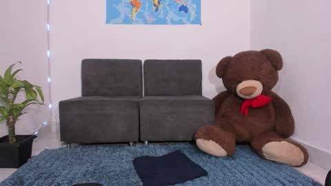 Snapshot of another_teo chatting on 12/17/25, 09:37 Jordan Mateo online show from 12/17/25, 09:37