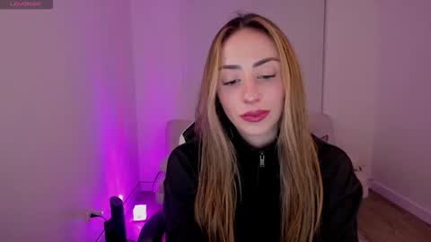 Anthonela online show from 09/18/25, 04:47