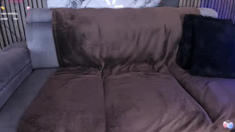 Snapshot of anthoneladoll chatting on 02/14/25, 01:02 Anthoneladoll online show from 02/14/25, 01:02