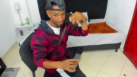 Snapshot of anthoy_wayans chatting on 01/21/25, 12:46 online show from 01/21/25, 12:46