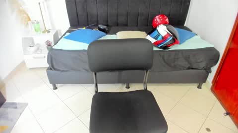 Snapshot of anthoy_wayans chatting on 02/15/25, 08:33 online show from 02/15/25, 08:33