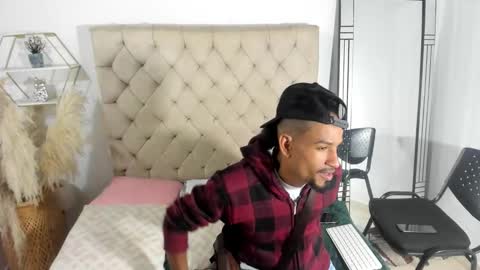 Snapshot of anthoy_wayans chatting on 09/27/25, 02:05 online show from 09/27/25, 02:05