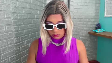 Snapshot of antonela_connors chatting on 09/18/25, 02:35 IM ANTONELA online show from 09/18/25, 02:35