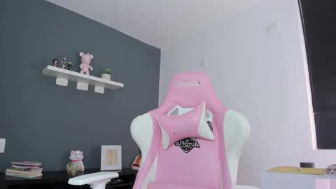 Antonella online show from 04/08/26, 07:03