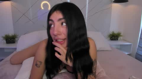 Antonella online show from 11/25/25, 09:26