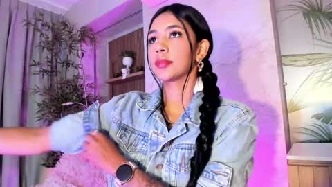 Snapshot of antonella_rossi24 chatting on 06/08/26, 01:28 Antonella Rossi online show from 06/08/26, 01:28