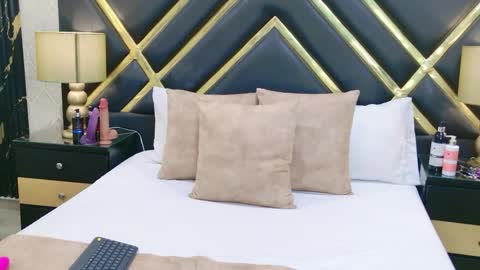 AntonellaEscudero online show from 04/13/26, 08:14