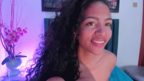 Snapshot of antonellahall_ chatting on 02/27/25, 06:09 AntonellaHall online show from 02/27/25, 06:09