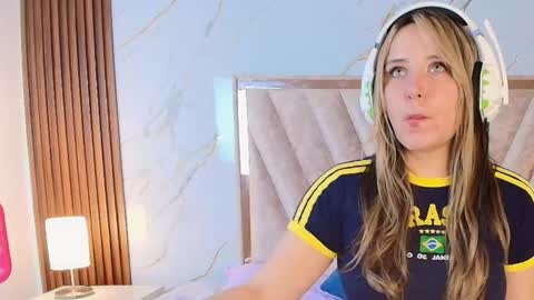 My name is Andrea  thumb up me please its important online show from 02/24/26, 08:40