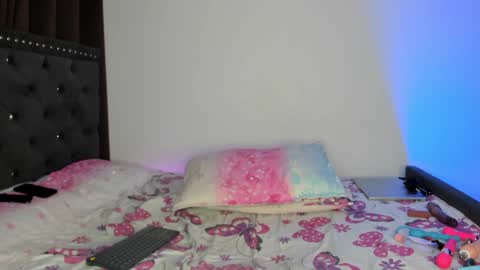 Snapshot of antonellaporter chatting on 12/11/24, 11:43 help me reach 100 likes babe online show from 12/11/24, 11:43