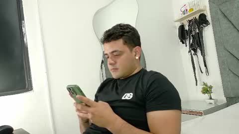 antonellarossi_os online show from 06/17/26, 01:52