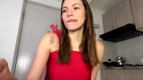 Snapshot of antonellarossii_ chatting on 12/04/24, 01:09 Antonella online show from 12/04/24, 01:09