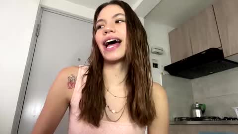 Snapshot of antonellarossii_ chatting on 12/10/24, 01:00 Antonella online show from 12/10/24, 01:00