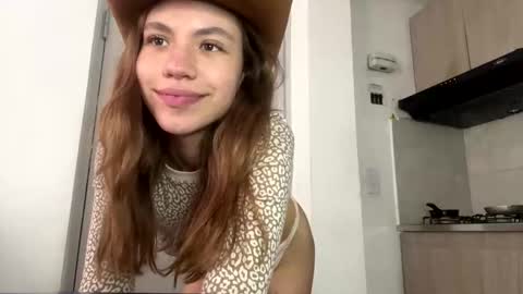 Snapshot of antonellarossii_ chatting on 12/12/24, 05:15 Antonella online show from 12/12/24, 05:15