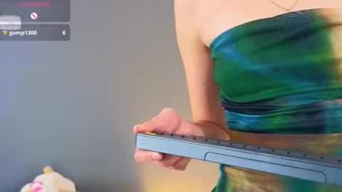 Snapshot of antonellarossii_ chatting on 11/29/25, 01:58 Antonella online show from 11/29/25, 01:58