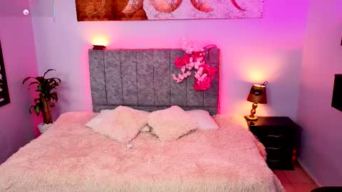 Snapshot of antonellastar24_ chatting on 10/14/25, 08:42 Antonella online show from 10/14/25, 08:42