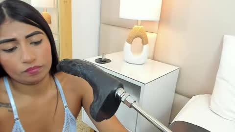 Snapshot of antoniaross chatting on 12/05/25, 04:25 Antonia online show from 12/05/25, 04:25