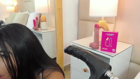 Snapshot of antoniaross chatting on 03/16/26, 01:37 Antonia online show from 03/16/26, 01:37