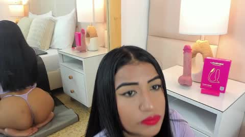 Snapshot of antoniaross chatting on 03/31/26, 12:05 Antonia online show from 03/31/26, 12:05