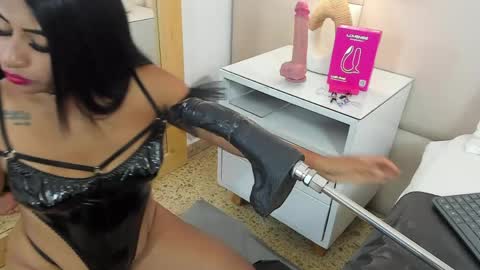 Snapshot of antoniaross chatting on 04/09/26, 01:05 Antonia online show from 04/09/26, 01:05