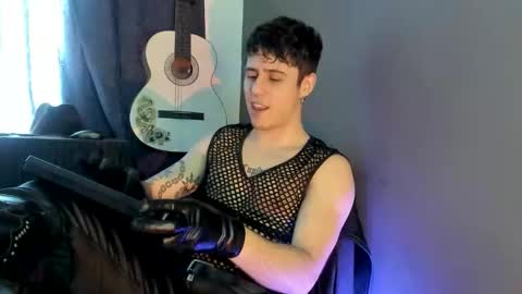 antonnello_ online show from 12/01/25, 03:39