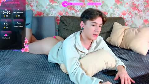 Snapshot of antonylewis chatting on 01/28/25, 07:21 YummyTony online show from 01/28/25, 07:21