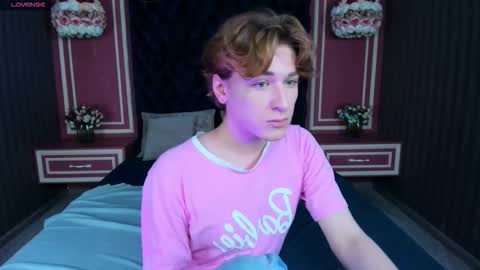 Snapshot of antonylewis chatting on 11/01/25, 07:49 YummyTony online show from 11/01/25, 07:49