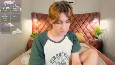 Snapshot of antonylewis chatting on 11/17/25, 12:55 YummyTony online show from 11/17/25, 12:55