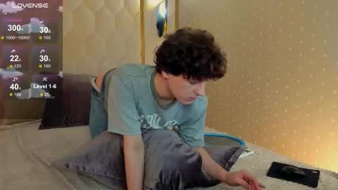 Snapshot of antonylewis chatting on 02/24/26, 04:21 YummyTony online show from 02/24/26, 04:21