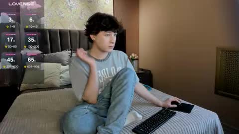 Snapshot of antonylewis chatting on 02/25/26, 10:14 YummyTony online show from 02/25/26, 10:14