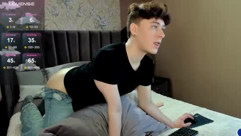 Snapshot of antonylewis chatting on 02/27/26, 02:28 YummyTony online show from 02/27/26, 02:28