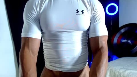 Instagram miguelangel1802  online show from 10/22/25, 05:34