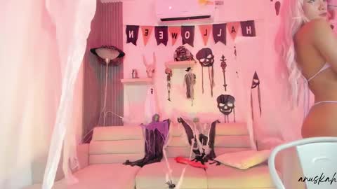 Ana online show from 10/13/25, 05:35