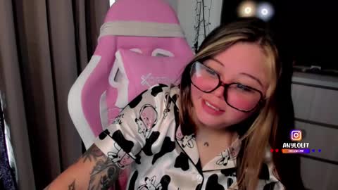   Independent model  online show from 01/09/26, 04:10