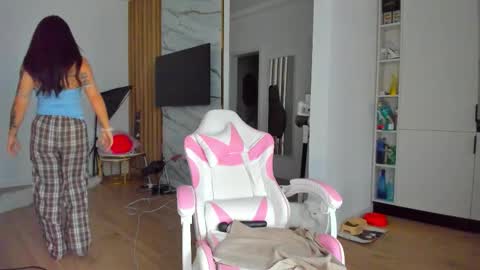 Snapshot of anya_belle_ chatting on 03/01/26, 06:26 Anya online show from 03/01/26, 06:26