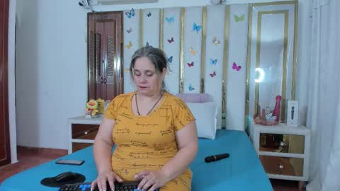 Anyela  online show from 11/18/25, 01:55