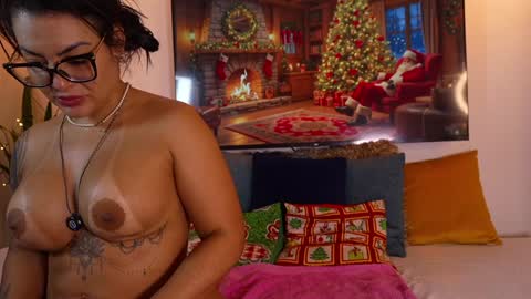 Dulce Maria online show from 12/21/24, 08:18