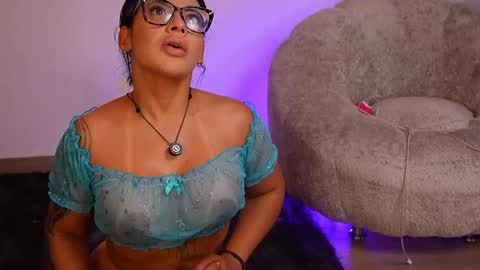 Dulce Maria online show from 02/04/26, 03:23