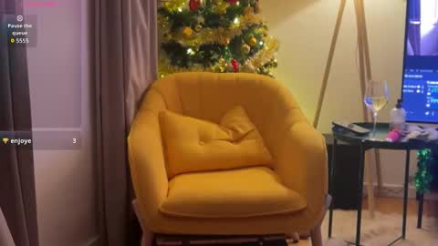 Snapshot of ap_couple chatting on 11/29/25, 02:25 ap_couple online show from 11/29/25, 02:25